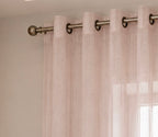 petit rideaux en voile rose clair