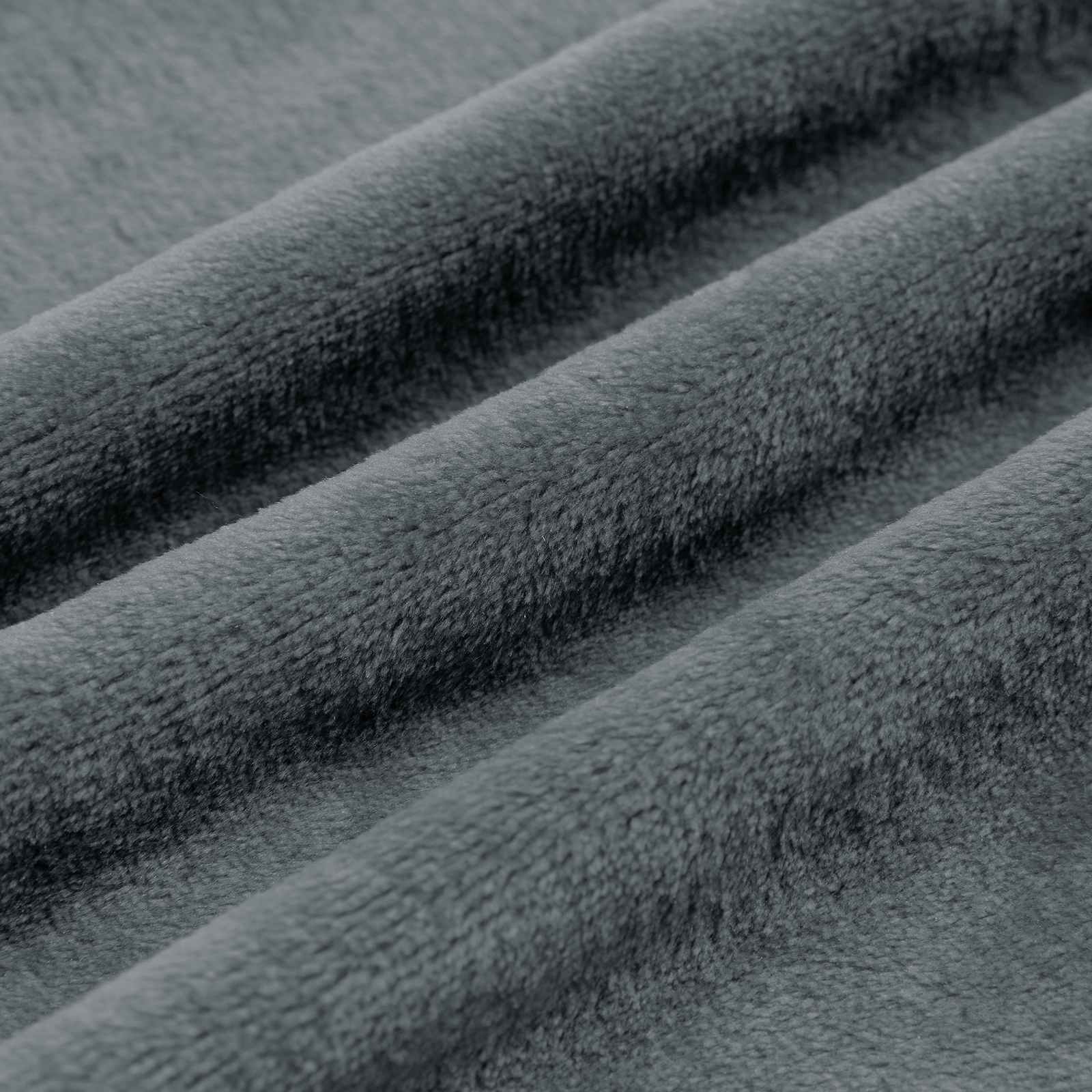 plaid canapé gris foncé